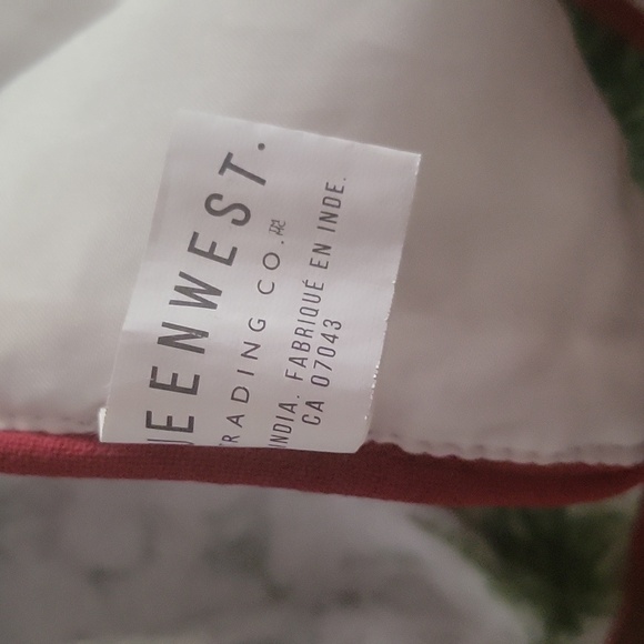 Table runner/ mantle cover - Picture 3 of 4